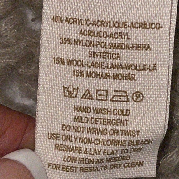 FREE PEOPLE TAUPE CHINKY OPEN CABLE KNOT SWEATER with slit at hem Sz L like new. - Picture 7 of 9